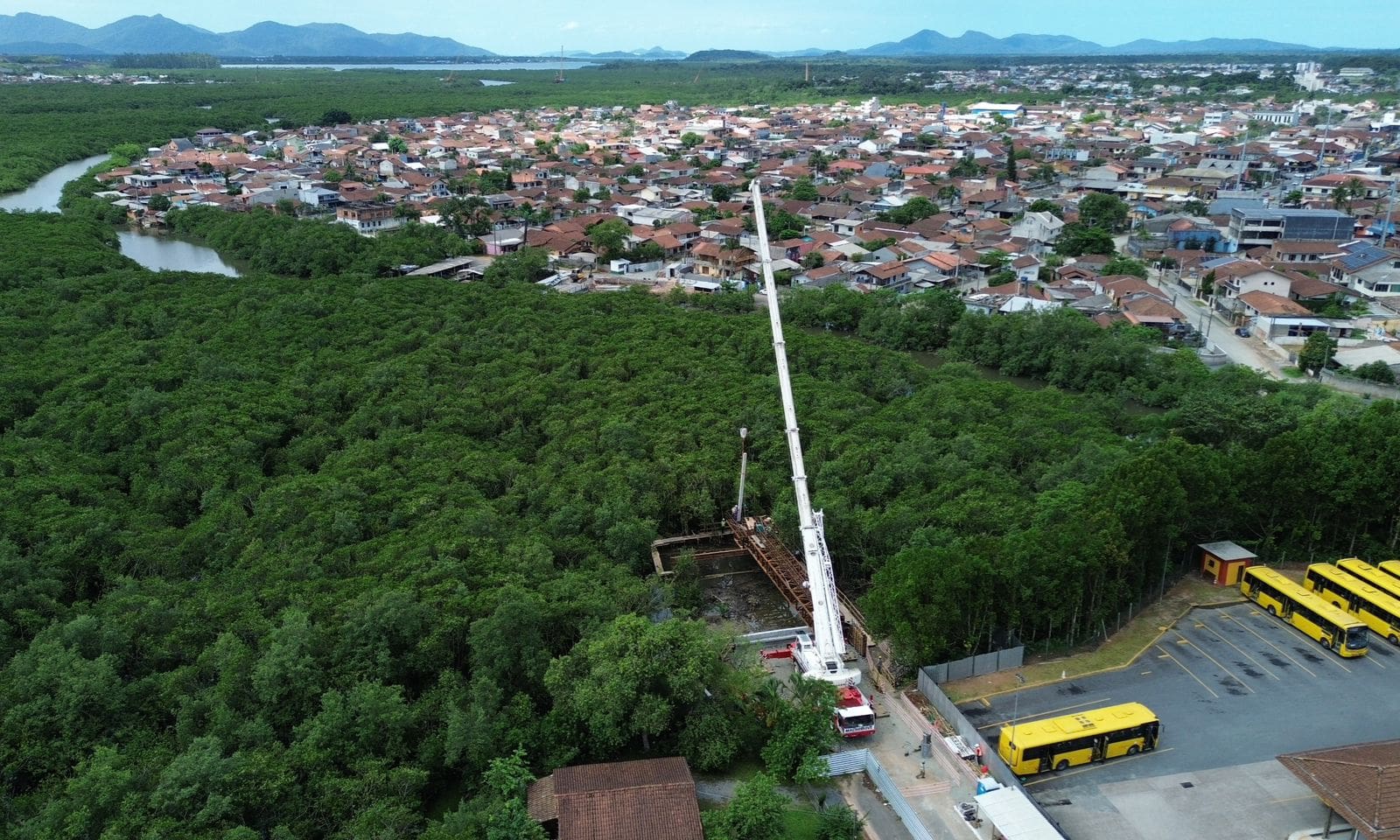 Tecnologia usada em portos acelera obras da Ponte Anêmonas e reduz impacto no manguezal